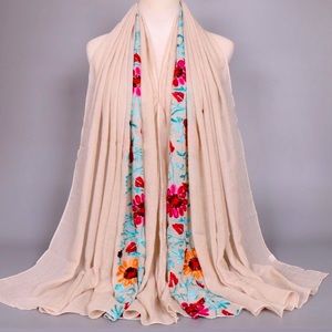 NWOT BOHO CREAM FLORAL SCARF